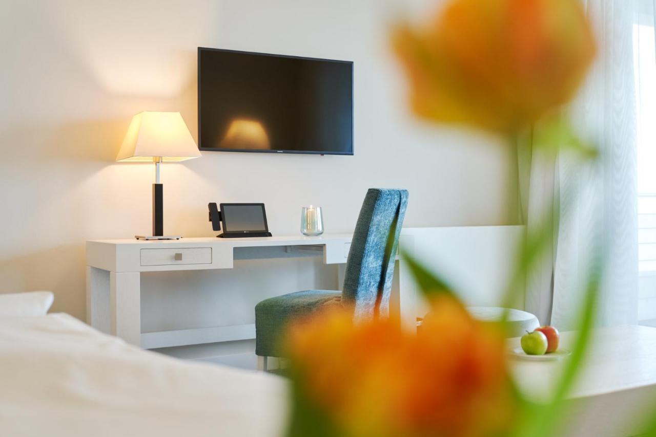 Strandhotel Duenenmeer - Adults Only Дирхаген Екстериор снимка