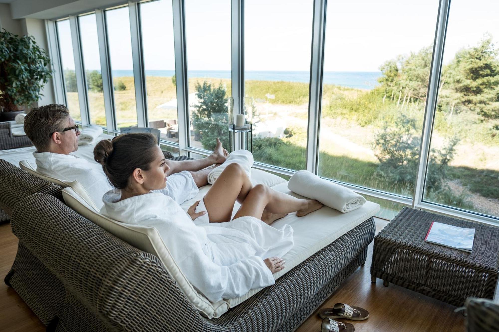 Strandhotel Duenenmeer - Adults Only Дирхаген Екстериор снимка