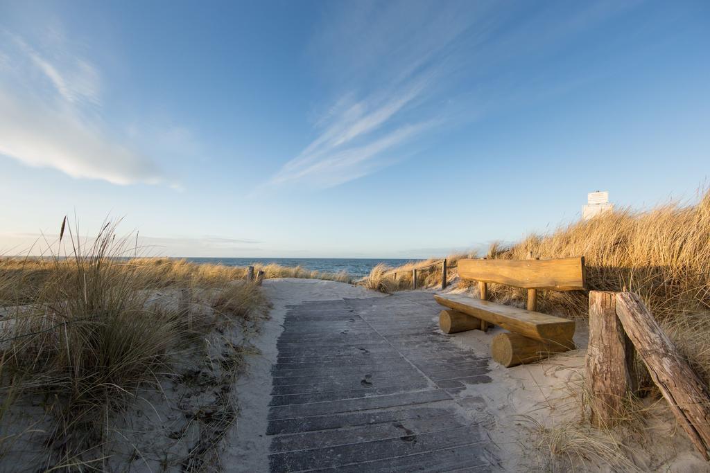 Strandhotel Duenenmeer - Adults Only Дирхаген Екстериор снимка